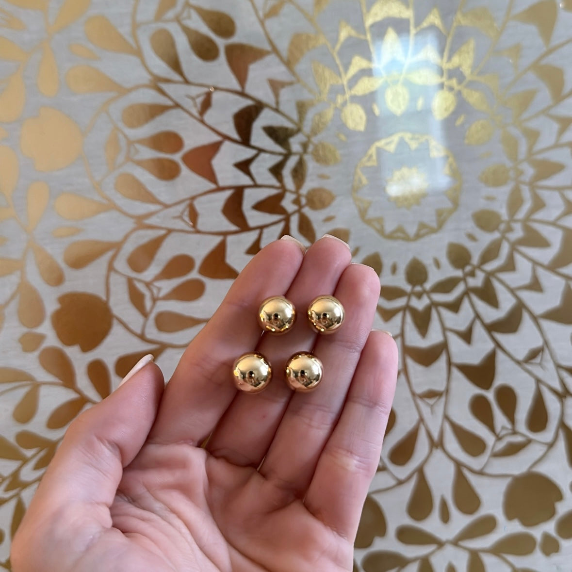 Gold classic ball earrings
