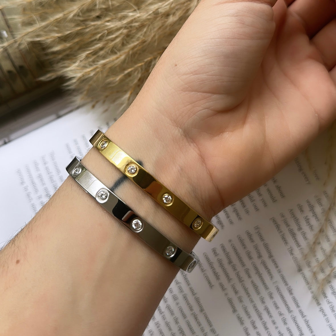 Glamorous bracelet