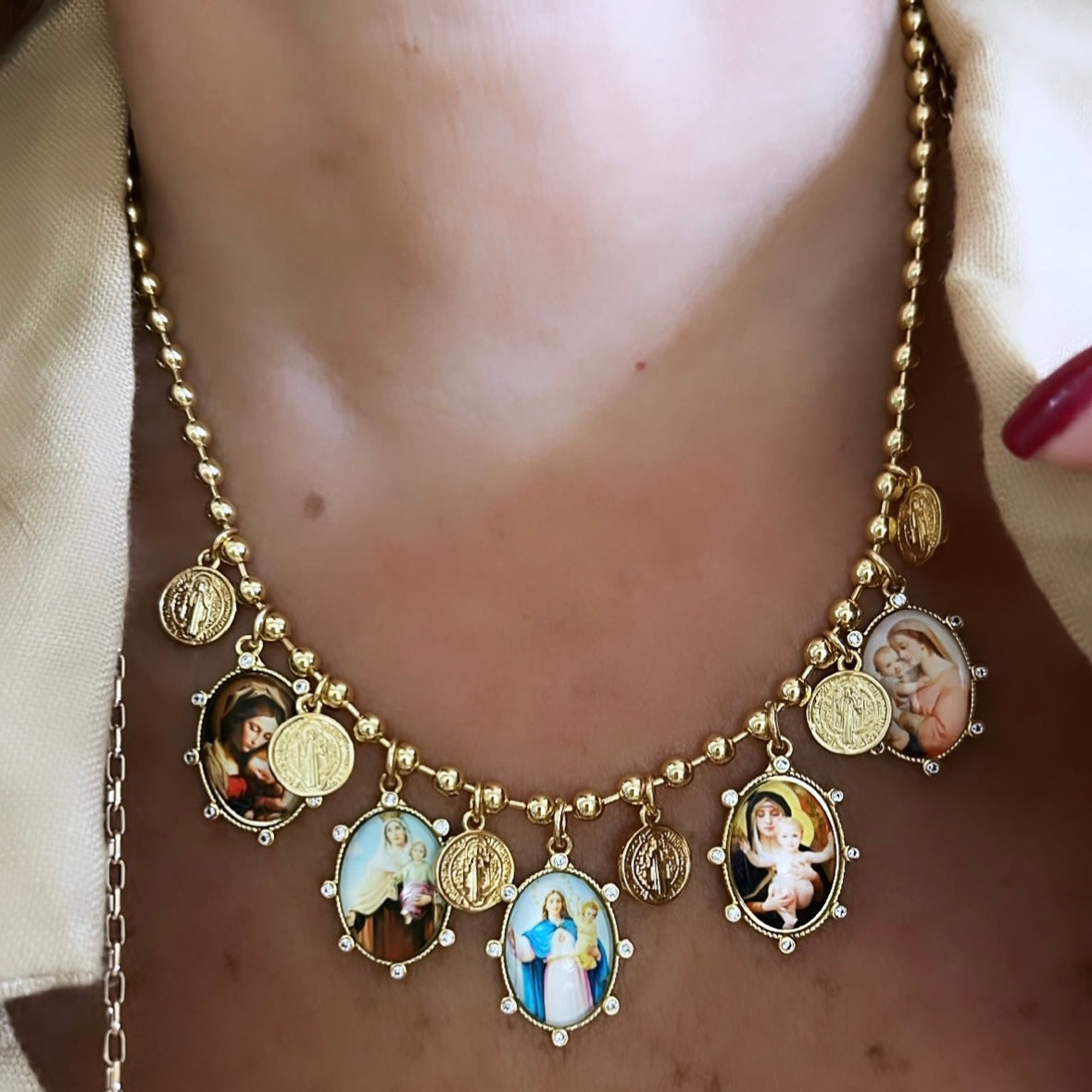Holly necklace
