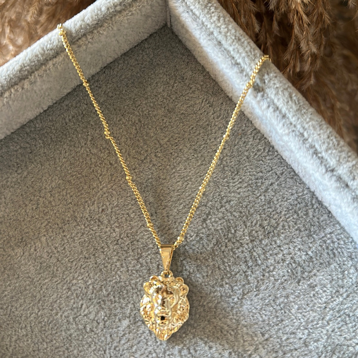 Mini lion necklace