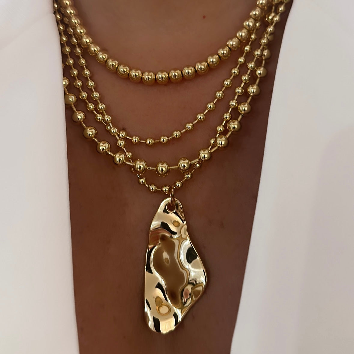 Asymmetric necklace