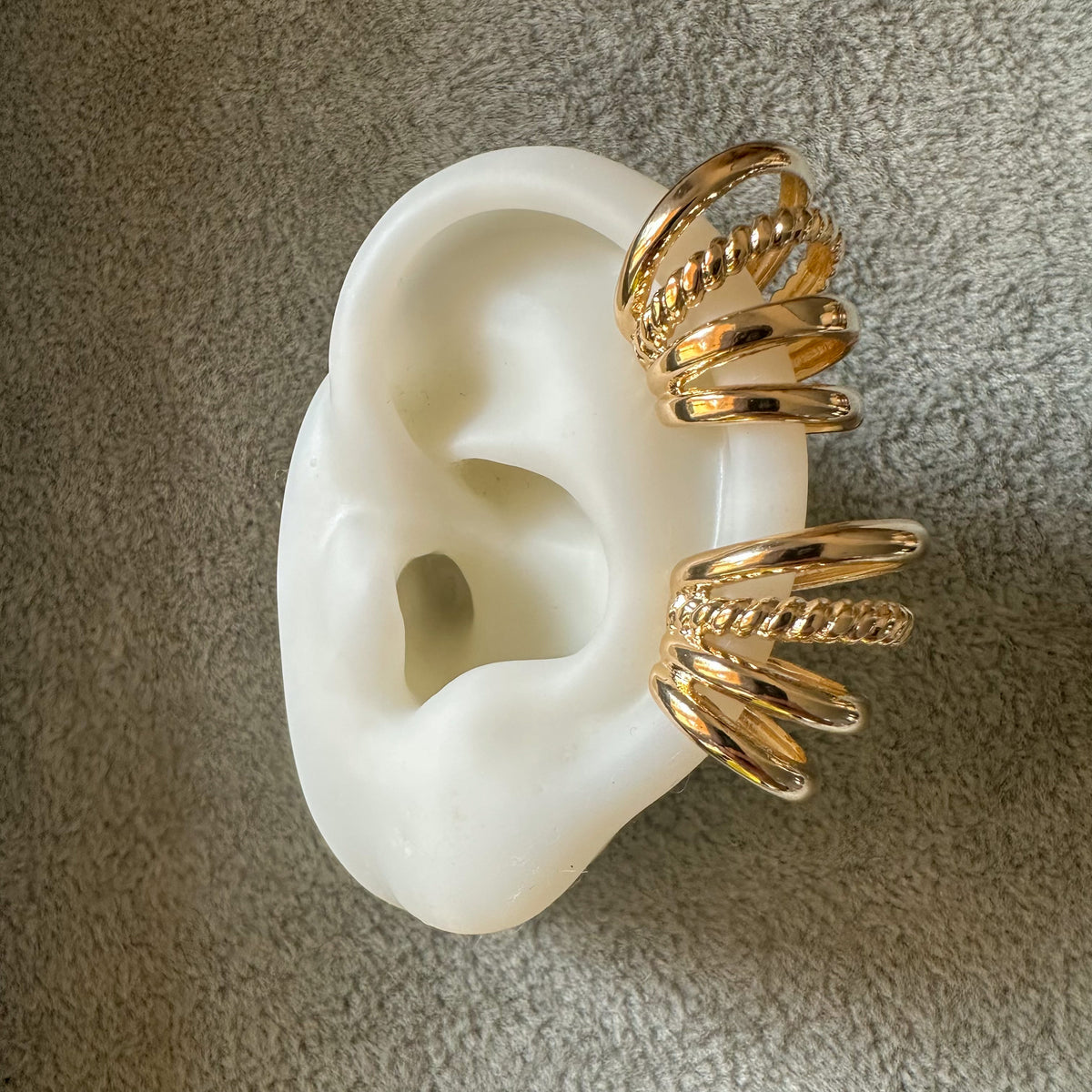 AC earcuff