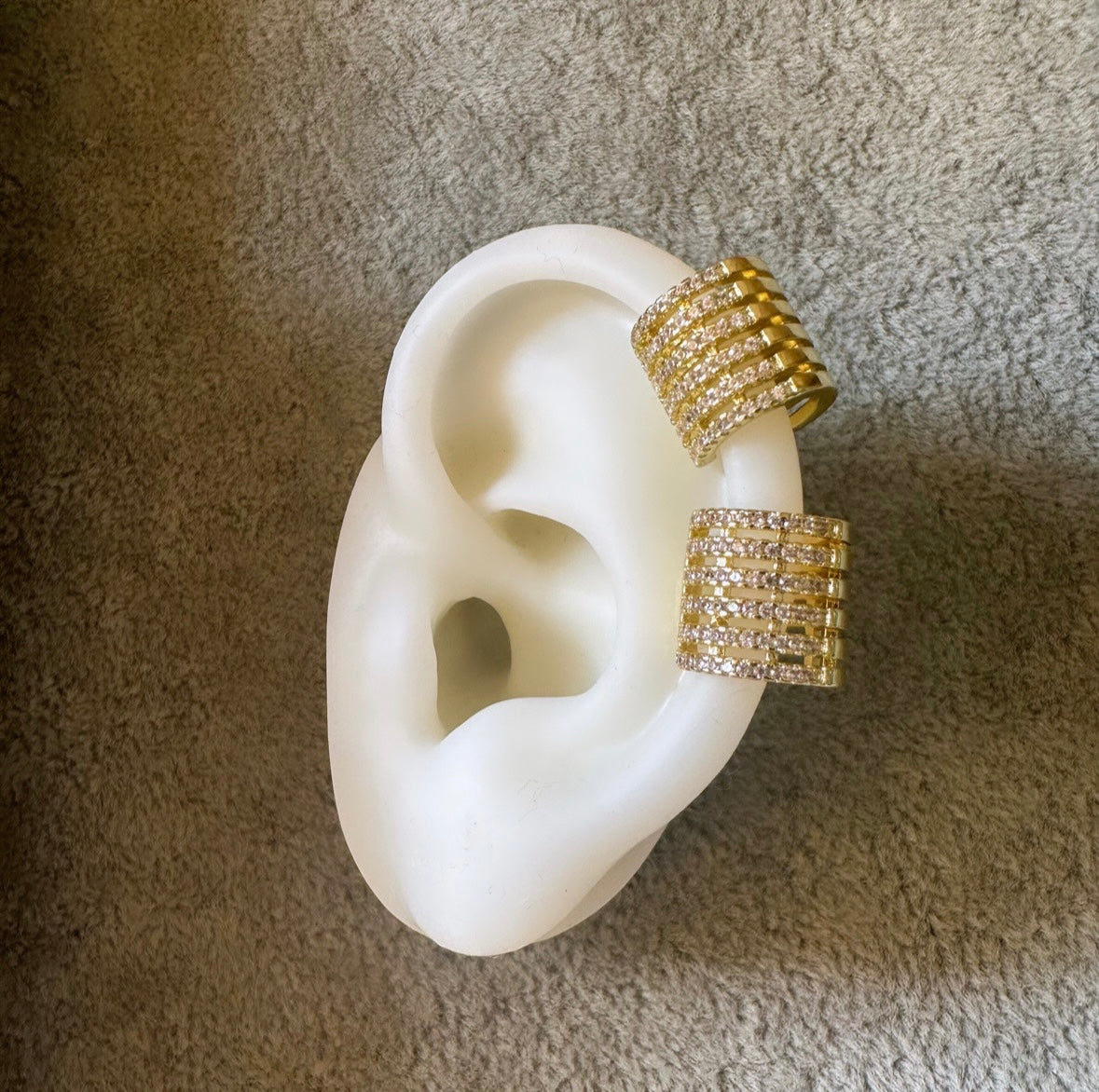 Shinny earcuff