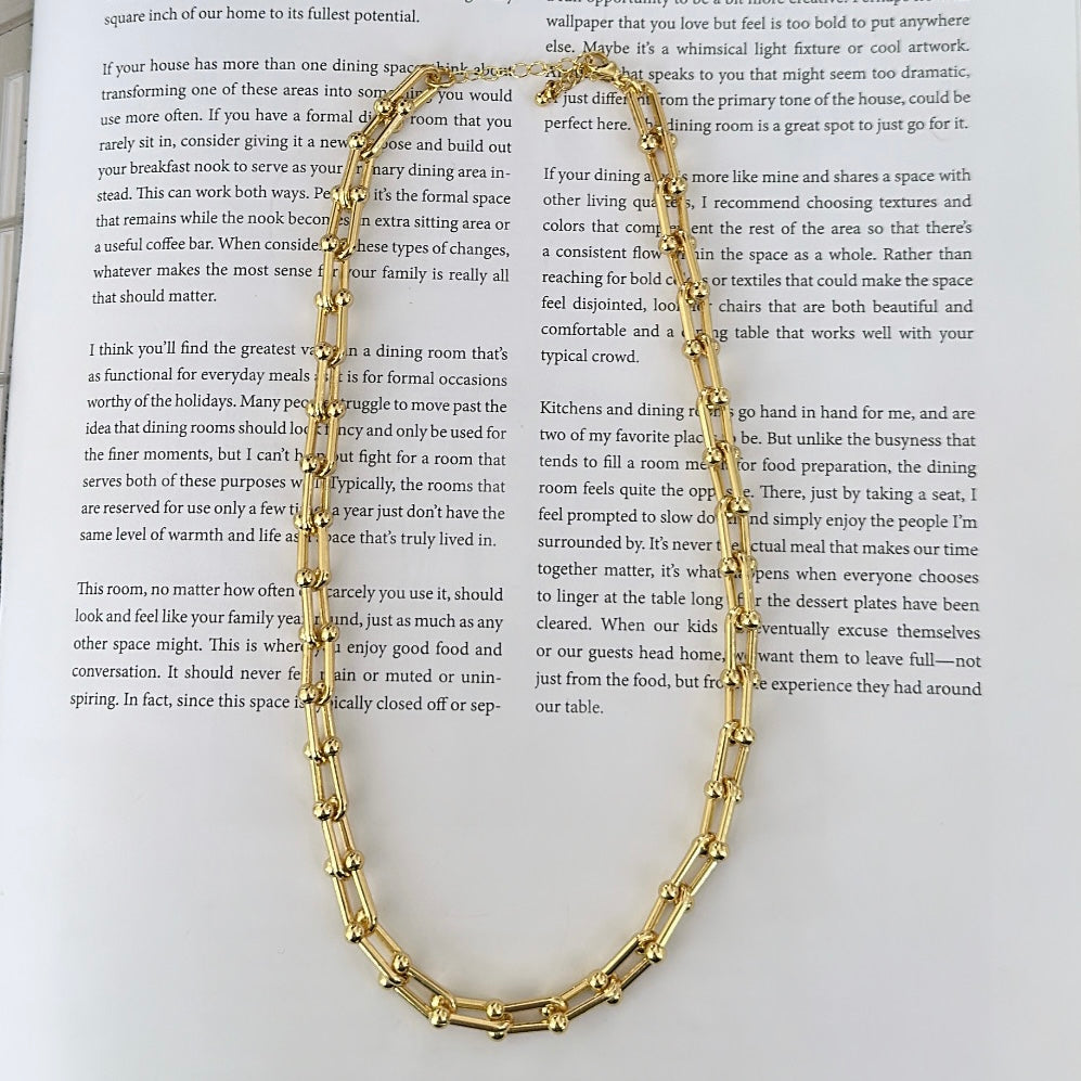 Mia necklace