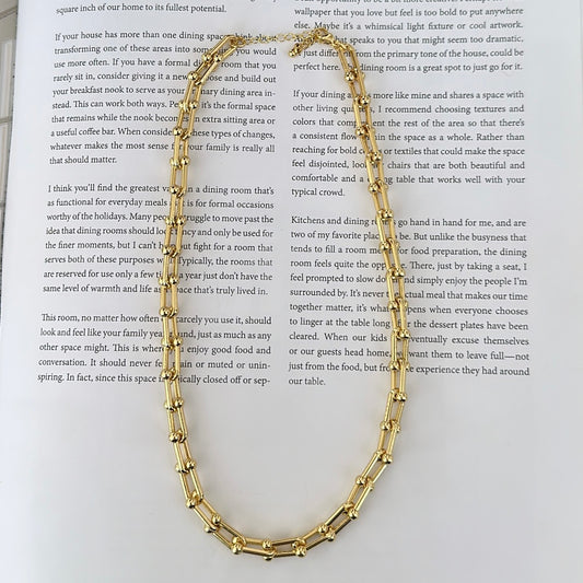 Mia necklace