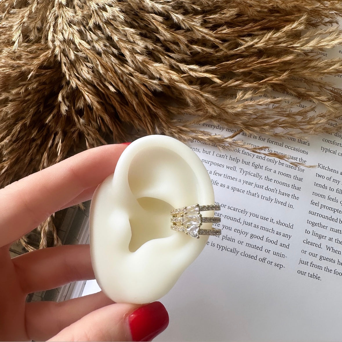 Shiny earcuff