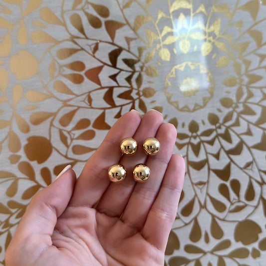 Gold classic ball earrings