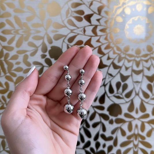 Silver balls earrings