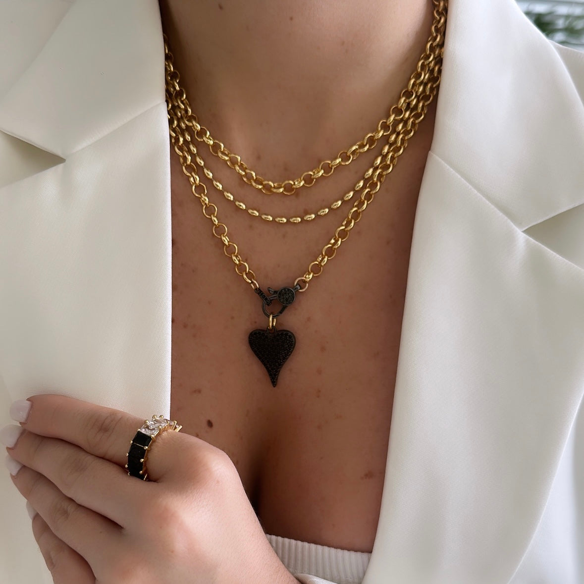 Black heart necklace