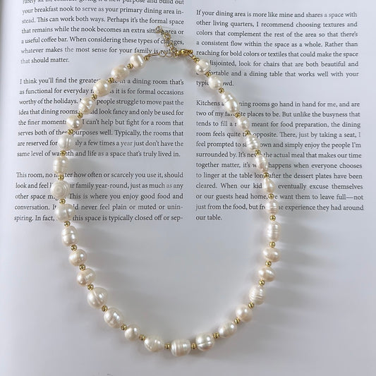 Basic pearl necklace