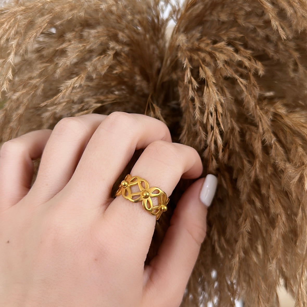 Big flower ring