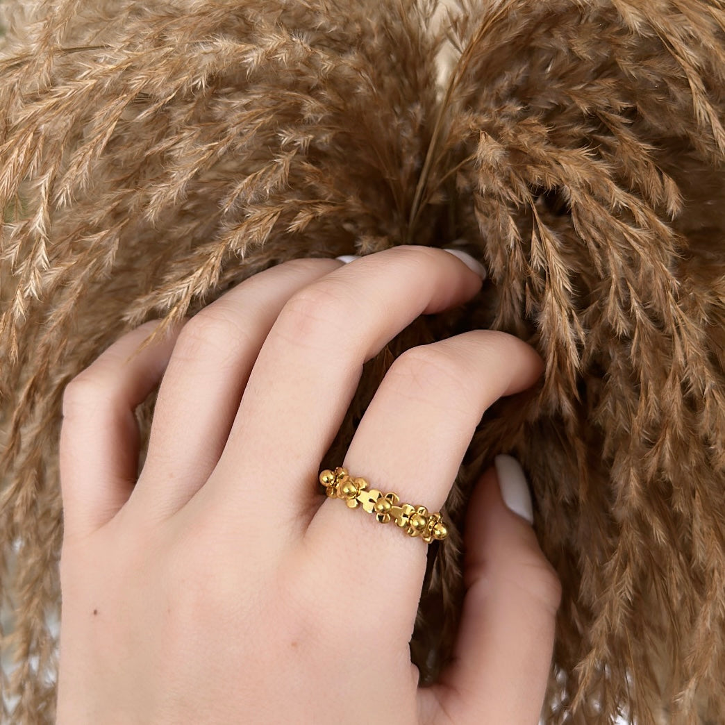 Small flower ring