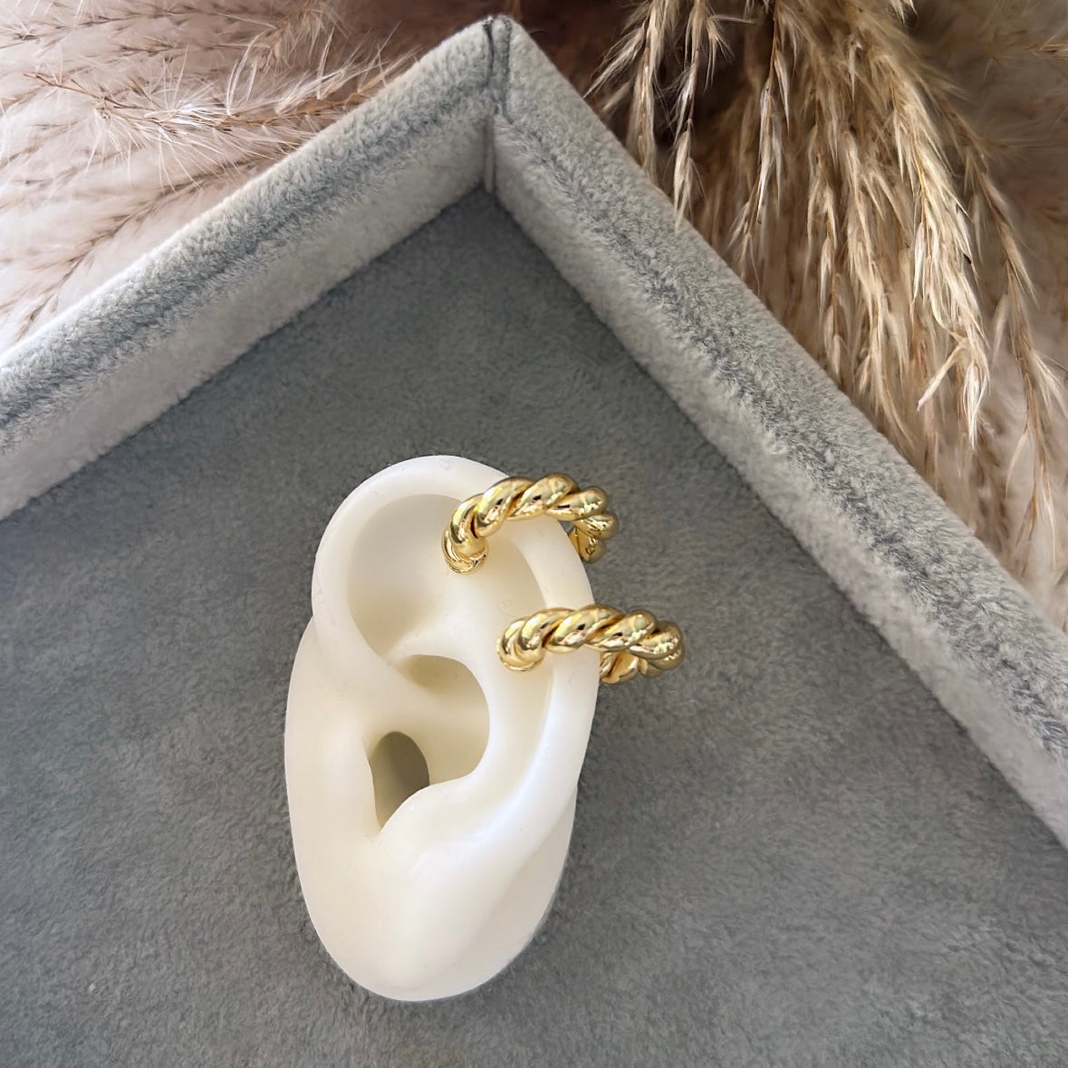 Dream earcuff