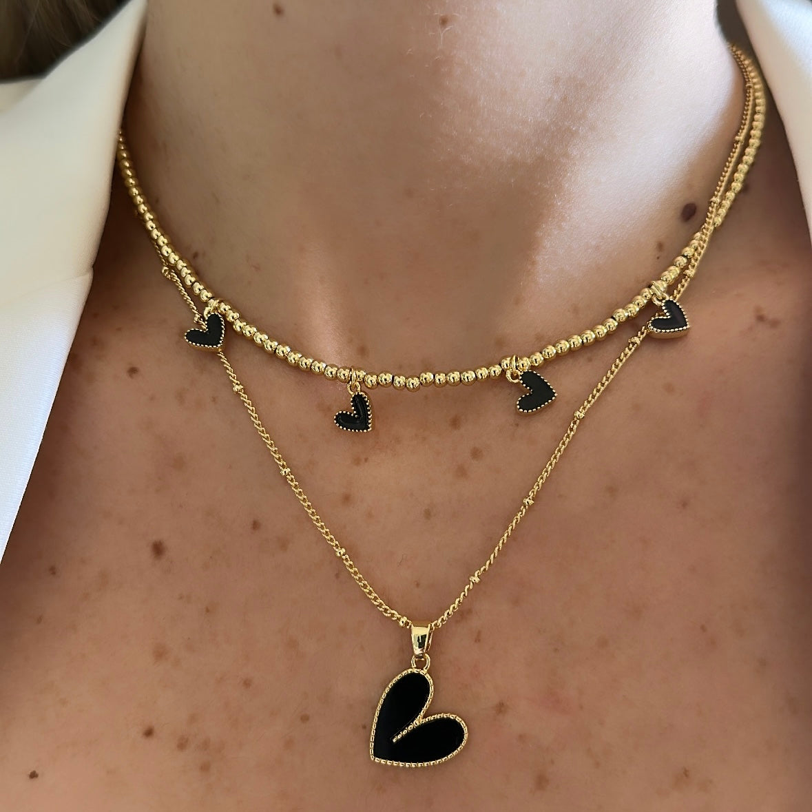 Black hearts necklace