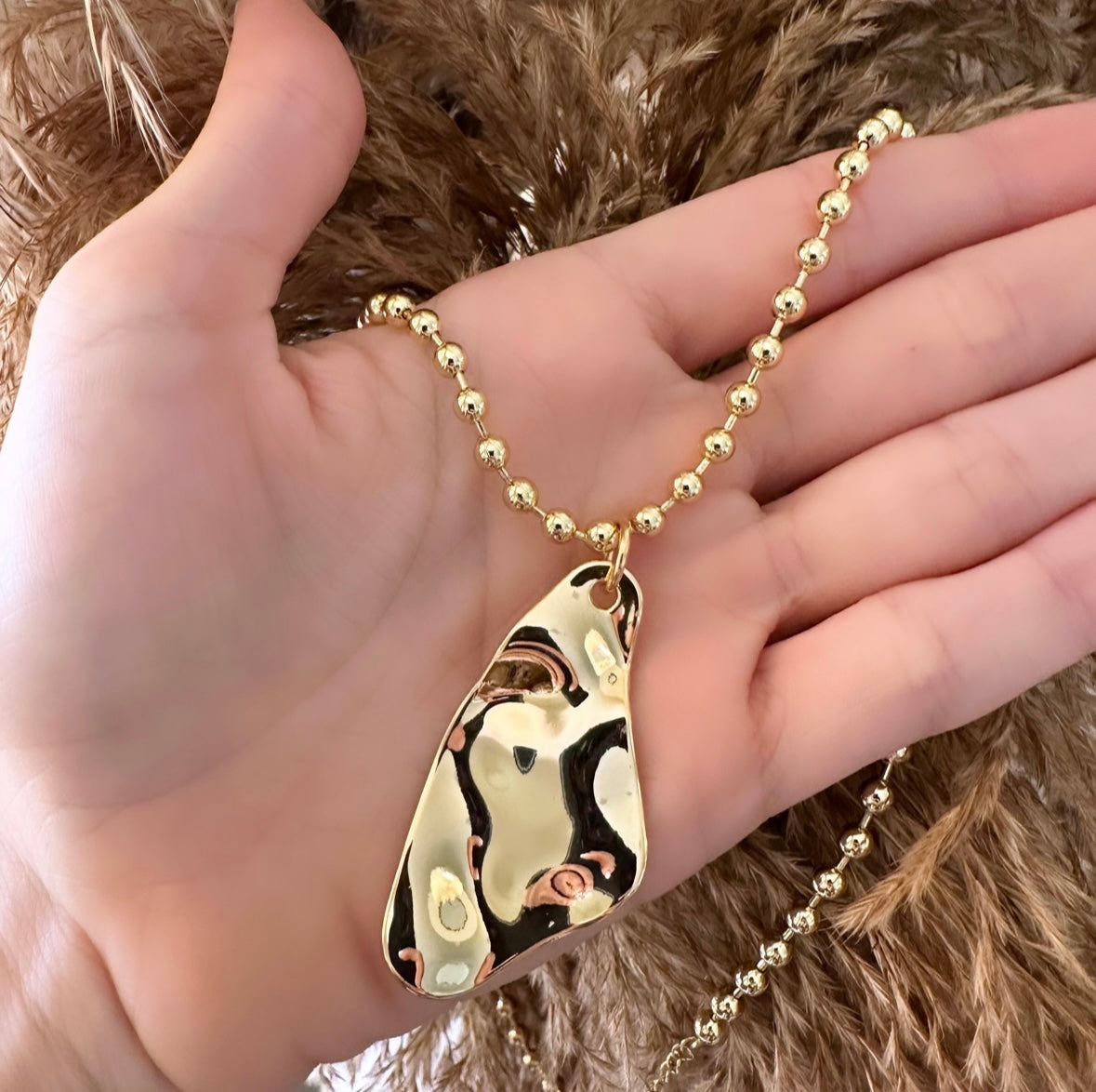Asymmetric necklace