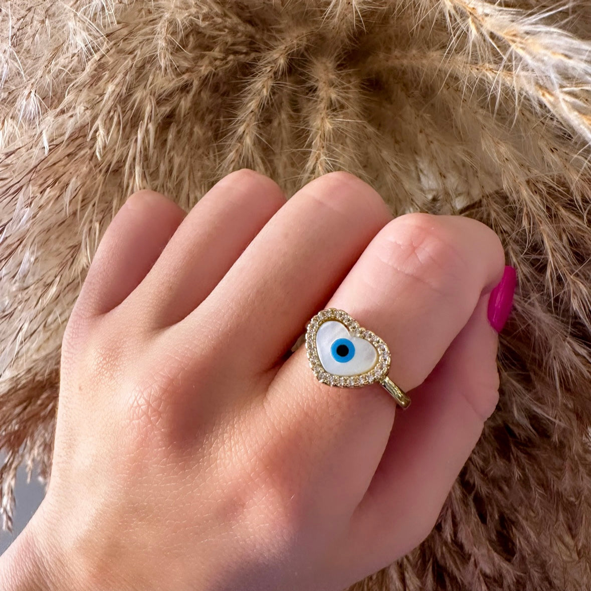 Eye heart ring